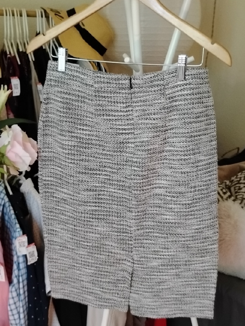 Classic/Preppy Black & White Tweed Pencil Skirt: Philosophy Republic (8)